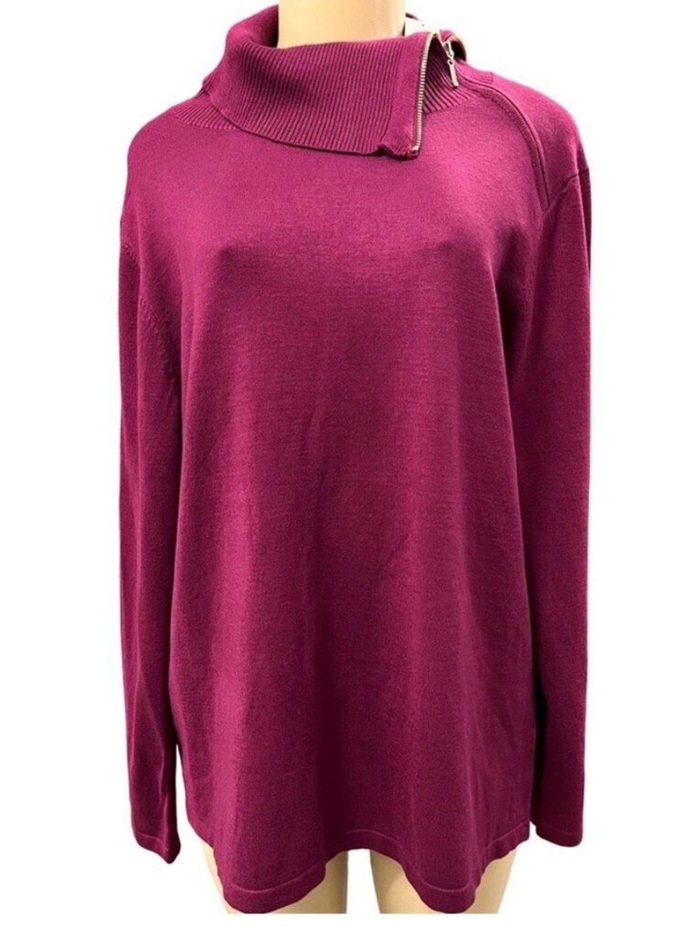 NWT $69 Investments
Plus Size Long Sleeve Envelope Zip Neck Sweater - Grape